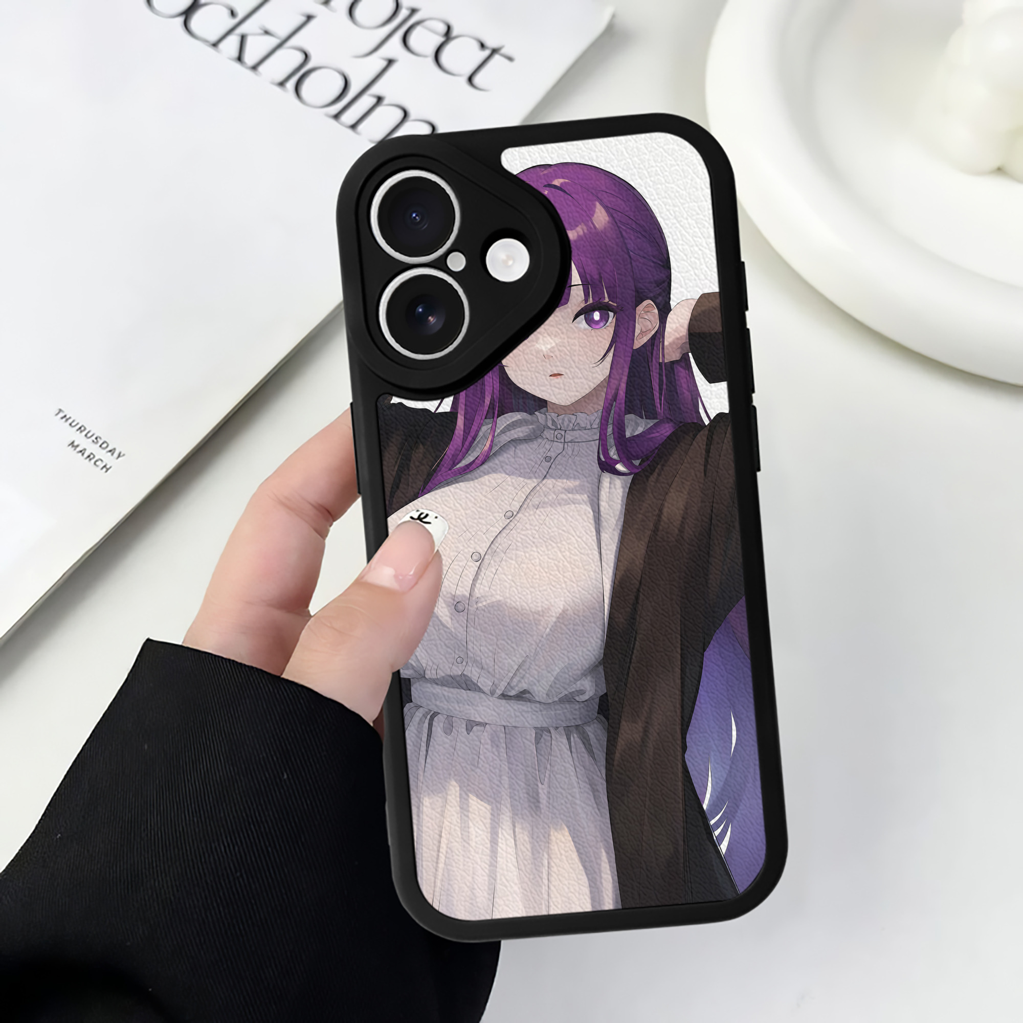 （画像用） 葬送のフリーレン Frieren 【iPhone 16シリーズ対応】シリコンスマホケース（レザー調） 材質：シリコン
